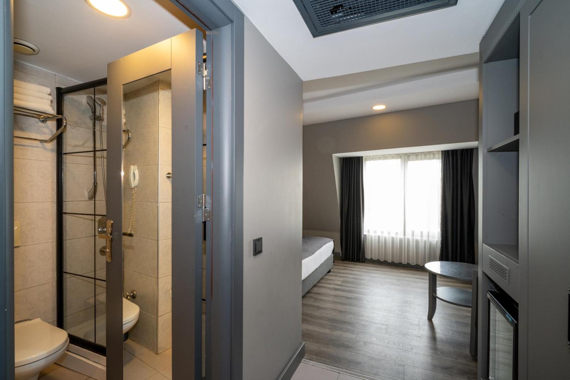 Grand S Hotel Истанбул Екстериор снимка